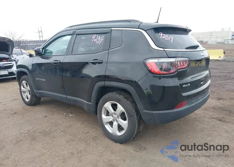2021 Jeep Compass Latitude 4X4 z USA, uszkodzony, nr VIN 3C4NJDBB9MT524703